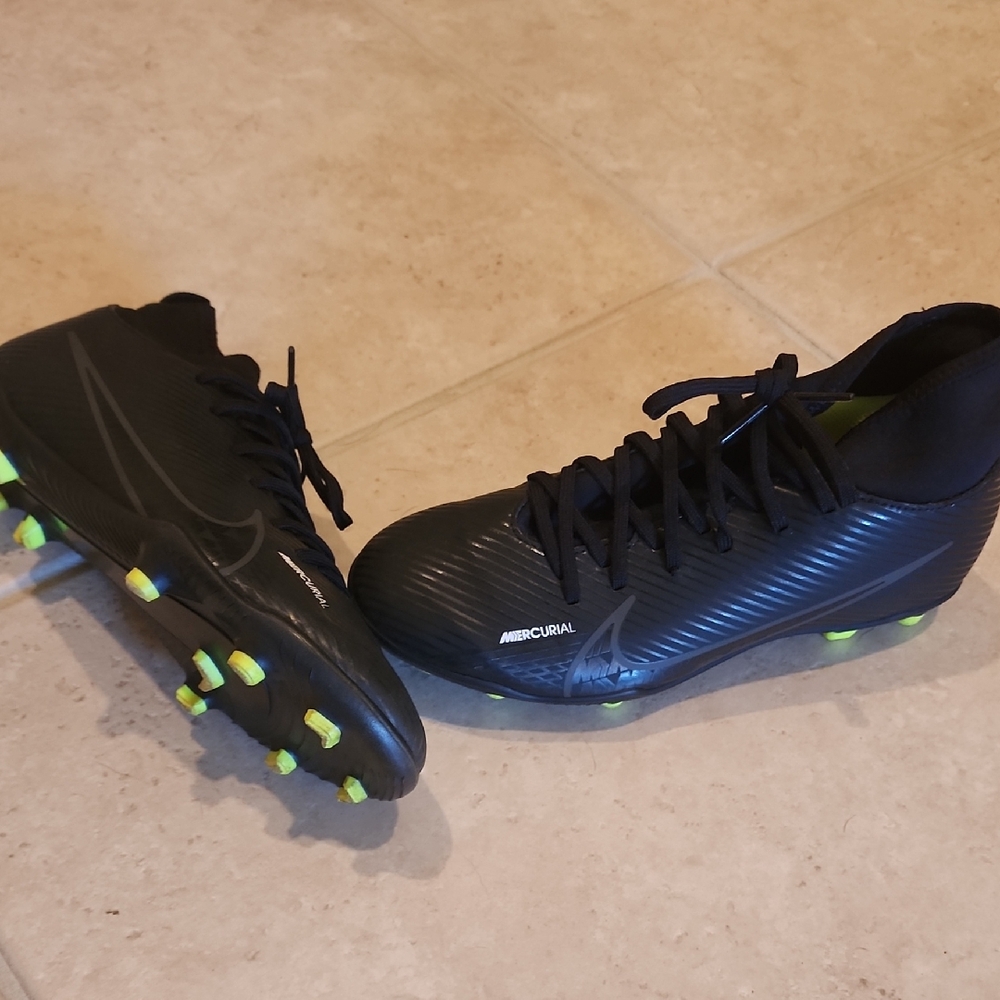 Nike Black and Neon Green Soccer Cleats Size Youth 6